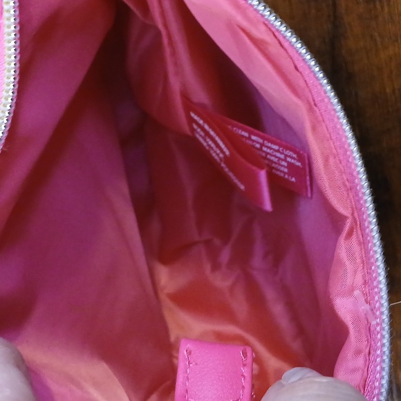 Brand New No Tags Juicy Couture Fuchsia Shoulder Bag with Gold Chain - Picture 10 of 11